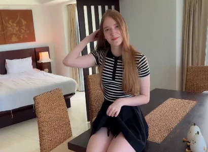 Chàng trai độc hành rủ lễ tân đi chén