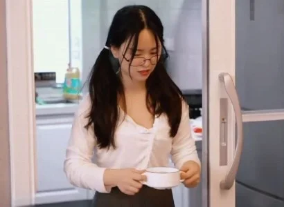 Cha dượng được chàng trai lái xe nếm